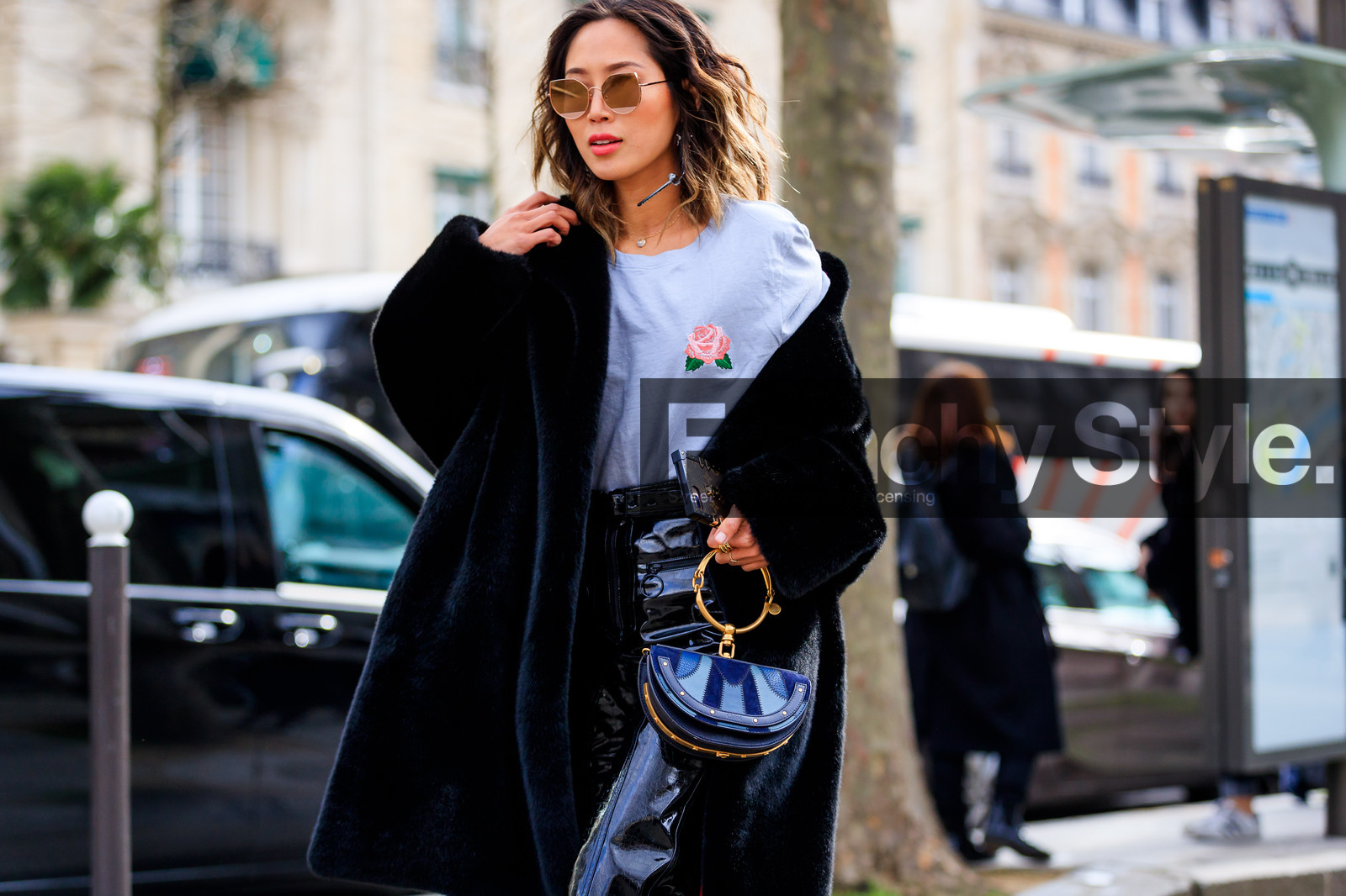 aimee song, atmosphere details, AUTUMN WINTER 2017-2018, AW 17-18, black bag, black fur coat, black pants, chloé, detail, FALL WINTER 2017-2018, fashion week, frenchystyle, FW, FW 17-18, graphic bag, grey t shirt, horizontal, jonathan paciullo, leather bag, leather pants, PARIS, PFW, street style, sunglasses, trousers