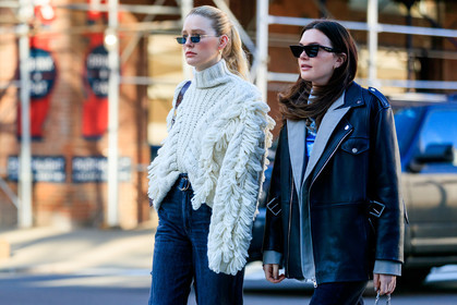 megane, megan adelaide, madelynn furlong, white pullover, oversize pullover, fringe pullover, small sunglasses, mirror sunglasses, metalic frame sunglasses, turtleneck pullover, black jeans, belted pants, celine sunglasses, futurist shape sunglasses, black leather perfecto, grey jacket, fashion week, frenchystyle, FW, jonathan paciullo, street style, AUTUMN WINTER 2020-2021, FALL WINTER 2020-2021, FW 20-21, horizontal, atmosphere details, detail, NYFW, NEW YORK