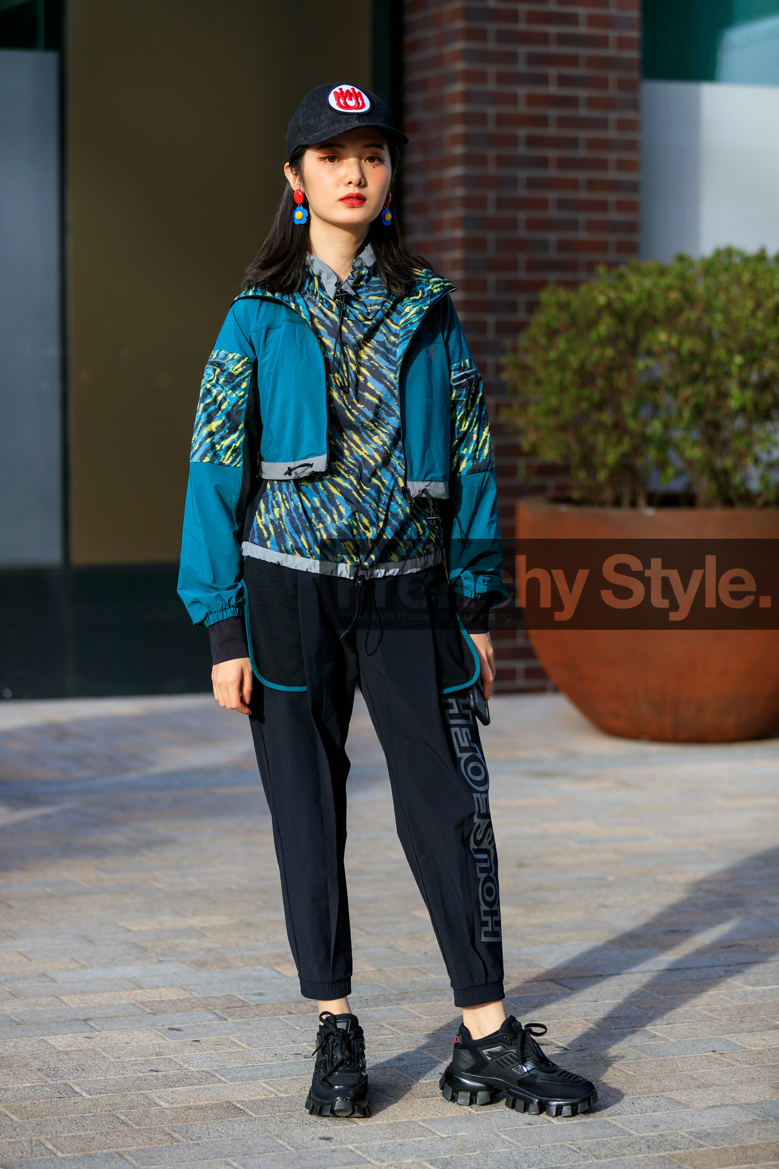 sportswear, black cap, logo print cap, blue jacket, waterproof jacket, eye make up, make up details, strars make up, orange eyeshadow, black eyeliner, plastic earrings, flowers earrings, blue earrings, red earring, house of holland pants, black pants, animal print coat, animal print jacket, animal print top, multicolor top, blue top, yellow top, denim cap, black sneackers, big sole sneakers, fashion week, frenchystyle, FW, jonathan paciullo, street style, vertical, full length