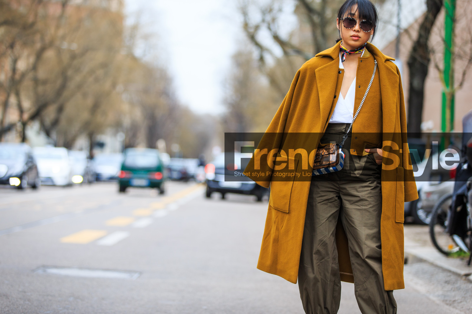 animal print, atmosphere details, AUTUMN WINTER 2016-2017, AW 16-17, black shoes, brown bag, camel coat, camel jacket, detail, FALL WINTER 2016-2017, fashion week, fendi, frenchystyle, FW, FW 16-17, graphic bag, green pants, high waist, horizontal, jonathan paciullo, kaki pants, leather bag, LFW, LONDON, margaret, zhang, MENSWEAR, over the shoulder, snake print, street style, striped bag, stripes, sunglasses, sweatpants, teddy jacket, tied up scarf, trousers, white shirt