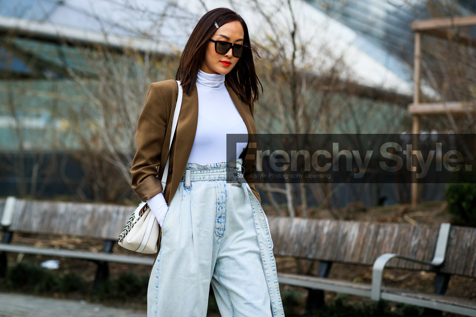 blazer, blue denim, brown jacket, Chriselle Lim, denim pants, high waist jeans, jeans, leather bag, red lips, sunglasses, trousers, turtleneck sweater, white bag, white top, street style, jonathan paciullo, frenchystyle, NYFW, NEW YORK, AUTUMN WINTER 2019-2020, AW 19-20, FALL WINTER 2019-2020, FW 19-20, FW, fashion week, atmosphere details, horizontal, detail