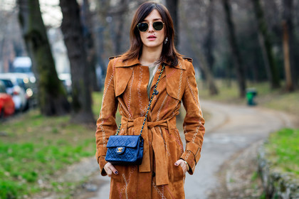 atmosphere details, AUTUMN WINTER 2017-2018, AW 17-18, belted coat, brown coat, brown jacket, chanel handbag, detail, eleonora carisi, FALL WINTER 2017-2018, fashion week, frenchystyle, FW, FW 17-18, horizontal, jonathan paciullo, leather bag, leather coat, leather jacket, MFW, MILAN, ray ban, street style, suede jacket, sunglasses