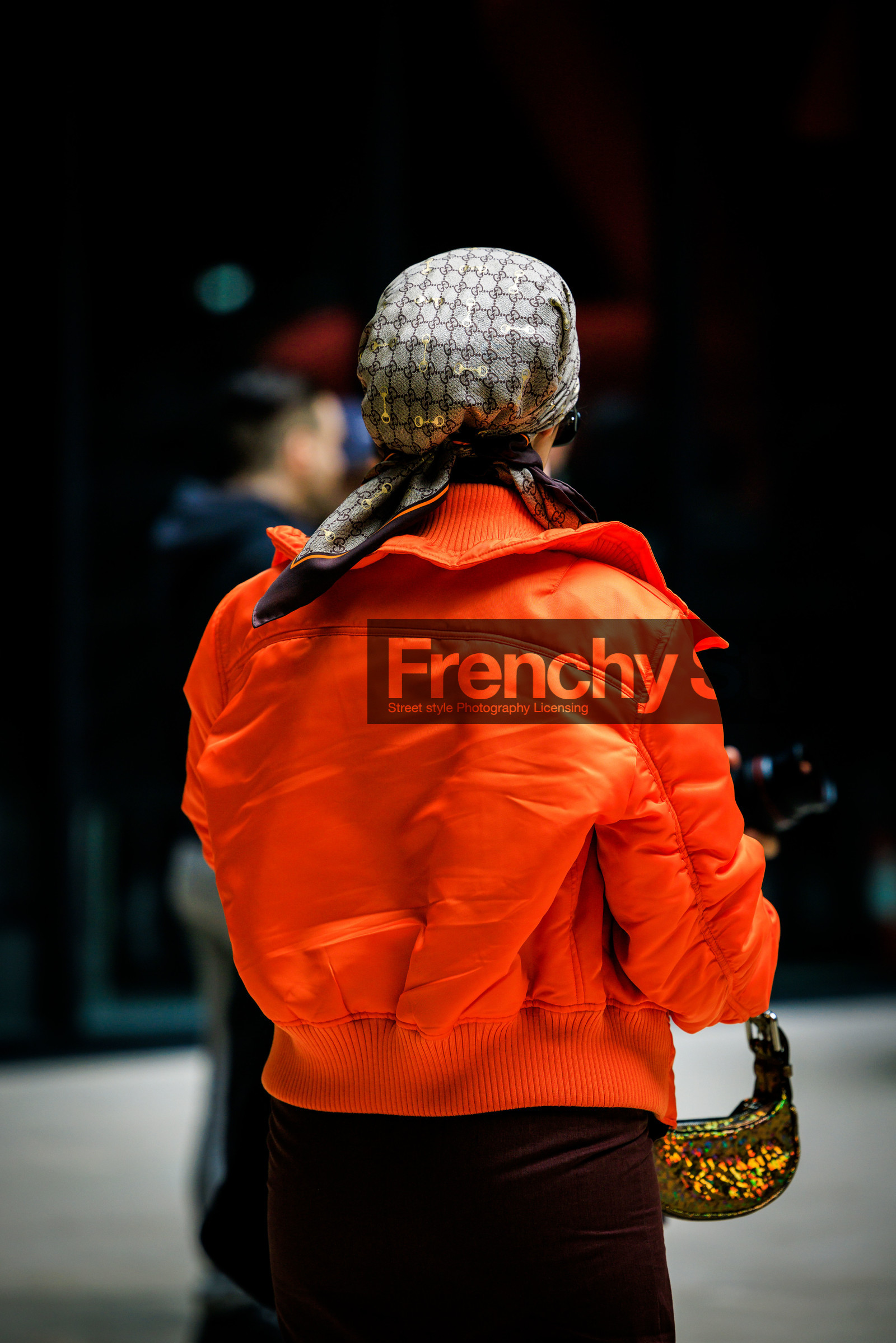 back details, gucci scarf, logo scarf, orange bomber jacket, sparkling mini bag, golden bag, fashion week, frenchystyle, FW, jonathan paciullo, street style, AUTUMN WINTER 2022-2023, FALL WINTER 2022_2023, FW 22-23, PFW, PARIS, vertical, detail