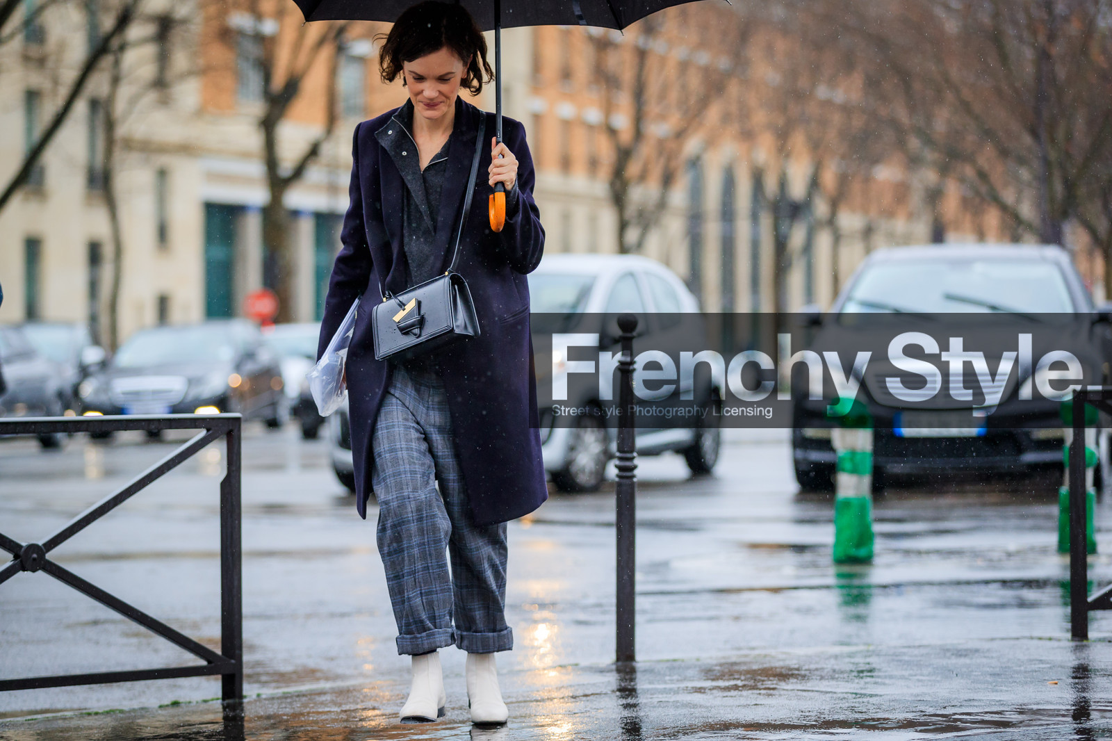 atmosphere details, AUTUMN WINTER 2017-2018, AW 17-18, black bag, black coat, black shirt, FALL WINTER 2017-2018, fashion week, frenchystyle, full length, FW, FW 17-18, gingham, grey pants, horizontal, jonathan paciullo, leather bag, leather shoes, loewe, PARIS, PFW, plaid, street style, tartan, trousers, white boots