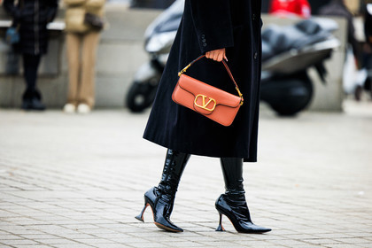 black coat, black botos, heeled boots, pattent boots, valentino bag, brown bag, leather bag, pencil bag, fashion week, frenchystyle, FW, jonathan paciullo, street style, PARIS, PFW, SPRING SUMMER 2022, SS 22, atmosphere details, detail, horizontal, Chriselle Lim