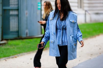 atmosphere details, black pants, blue denim, blue shirt, denim jacket, detail, fashion week, frenchystyle, FW, geometric, graphic shirt, horizontal, jonathan paciullo, PARIS, PFW, printed shirt, sleeveless, SPRING SUMMER 2017, SS 17, street style, striped shirt, tina leung