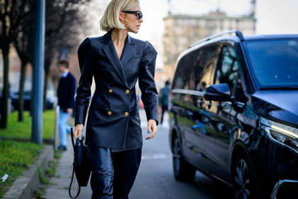 viktoria rader, black leather jacket, black leather pants, black leather bag, black sunglasses, bottega veneta sunglasses, balloon sleeves, box bag, bottega veneta shoes, ankle bracelet, fishnet shoes, black leather shoes, fashion week, frenchystyle, FW, jonathan paciullo, street style, MFW, MILAN, AUTUMN WINTER 2020-2021, FALL WINTER 2020-2021, FW 20-21, horizontal, atmosphere details, detail