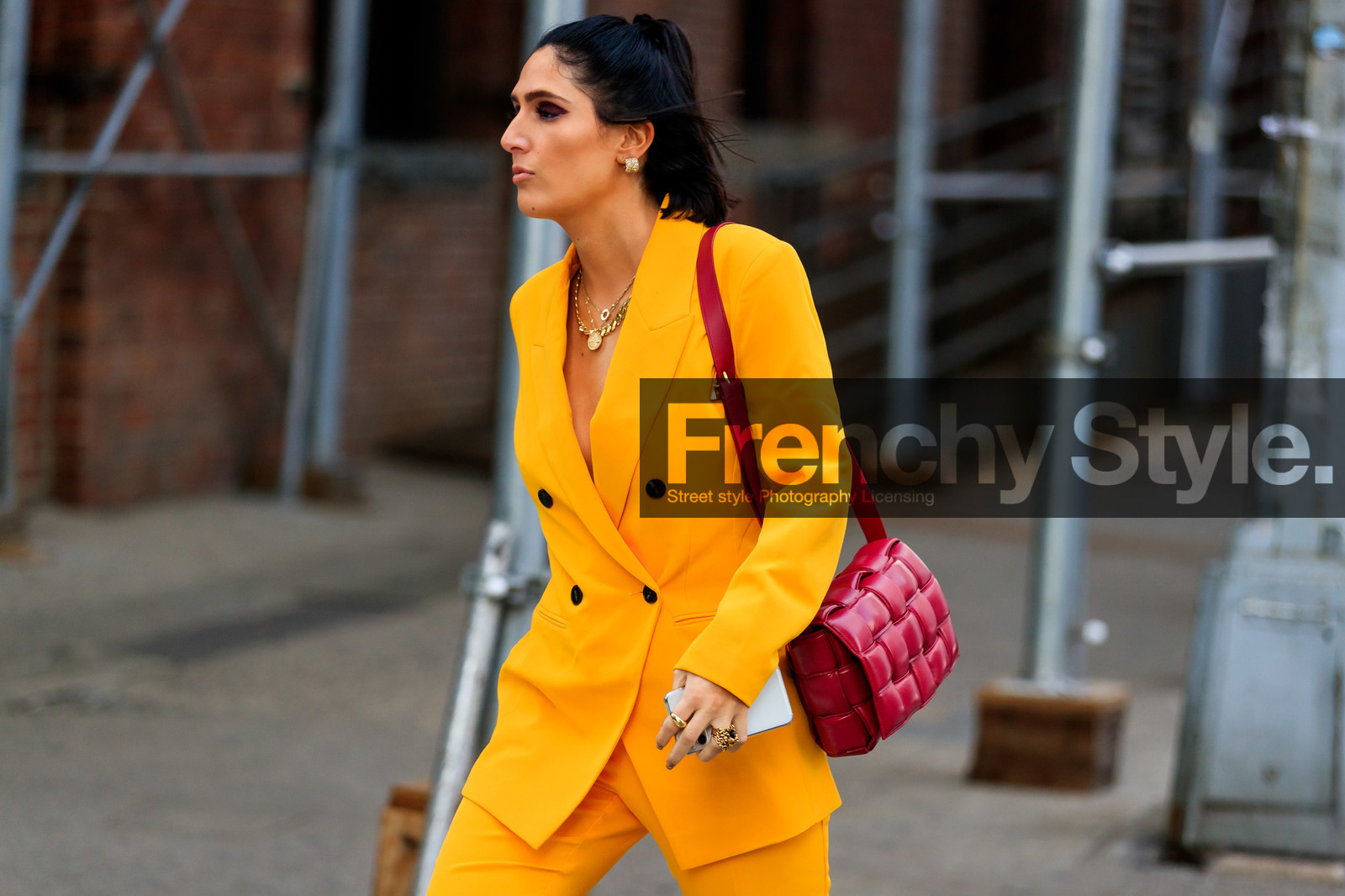 yellow jacket, yellow pants, yellow suits, red leather bag, shoulder bag, plaited leather bag, plaited bag, bottega veneta bag, fashion week, frenchystyle, FW, jonathan paciullo, street style, NYFW, NEW YORK, AUTUMN WINTER 2020-2021, FALL WINTER 2020-2021, FW 20-21, horizontal, atmosphere details, detail