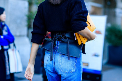 atmosphere details, AUTUMN WINTER 2017-2018, AW 17-18, back detail, black belt, black sweater, blue denim, denim pants, detail, evangelie smyrniotaki, FALL WINTER 2017-2018, fashion week, frenchystyle, FW, FW 17-18, horizontal, jeans, jonathan paciullo, leather bag, leather belt, MFW, MILAN, street style, trousers, yellow bag