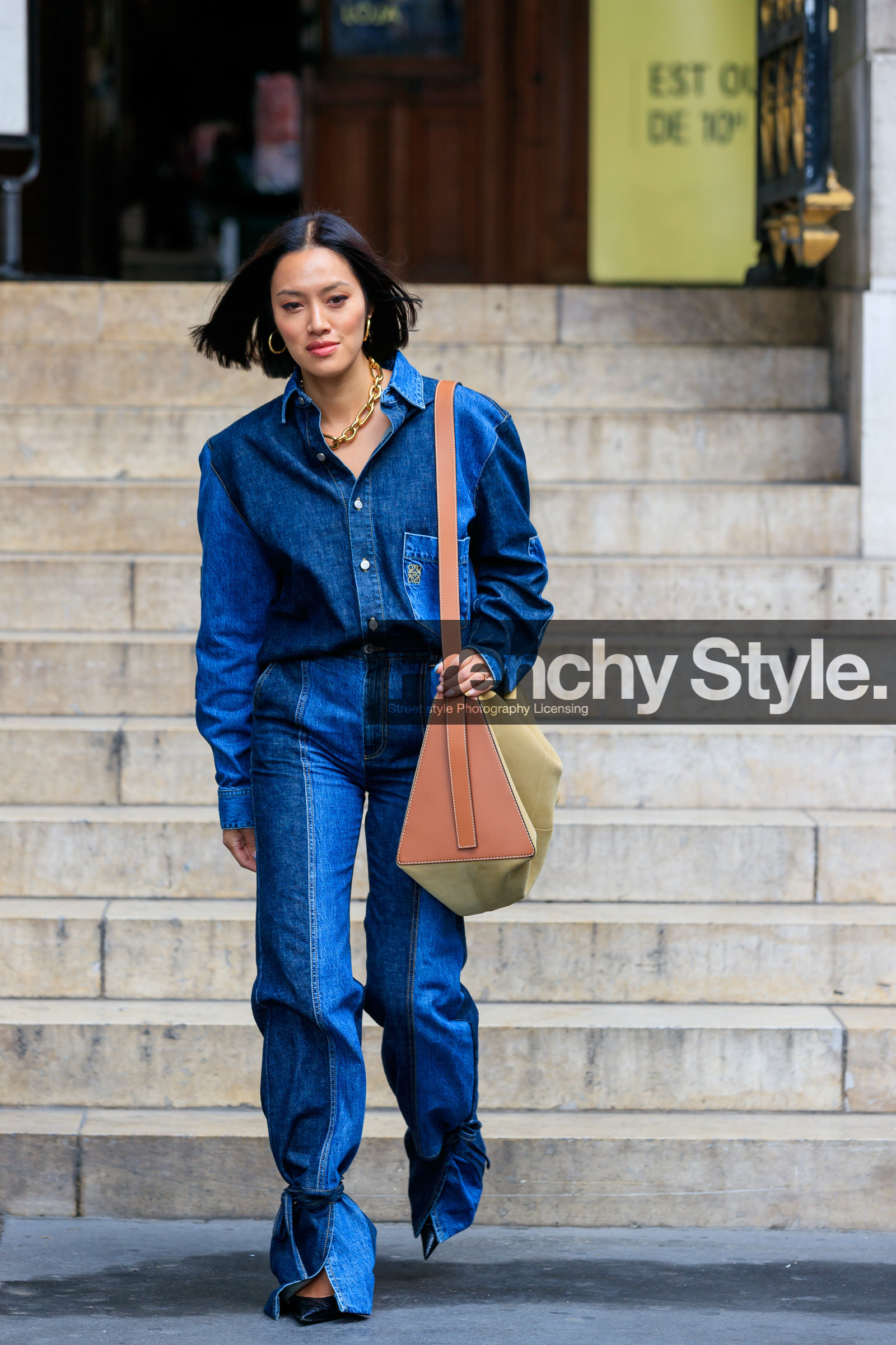 Tiffany Hsu, loewe bag, loewe pants, loewe shirt, denim, denim shirt, blue jeans, beige leather bag, camel leather bag, big bag, shoulder bag, flare jeans, fashion week, frenchystyle, FW, jonathan paciullo, street style, SPRING SUMMER 2020, SS 20, PFW, PARIS, vertical, full length