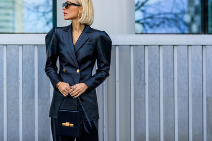 viktoria rader, black leather jacket, black leather pants, black leather bag, black sunglasses, bottega veneta sunglasses, balloon sleeves, box bag, fashion week, frenchystyle, FW, jonathan paciullo, street style, MFW, MILAN, AUTUMN WINTER 2020-2021, FALL WINTER 2020-2021, FW 20-21, horizontal, atmosphere details, detail