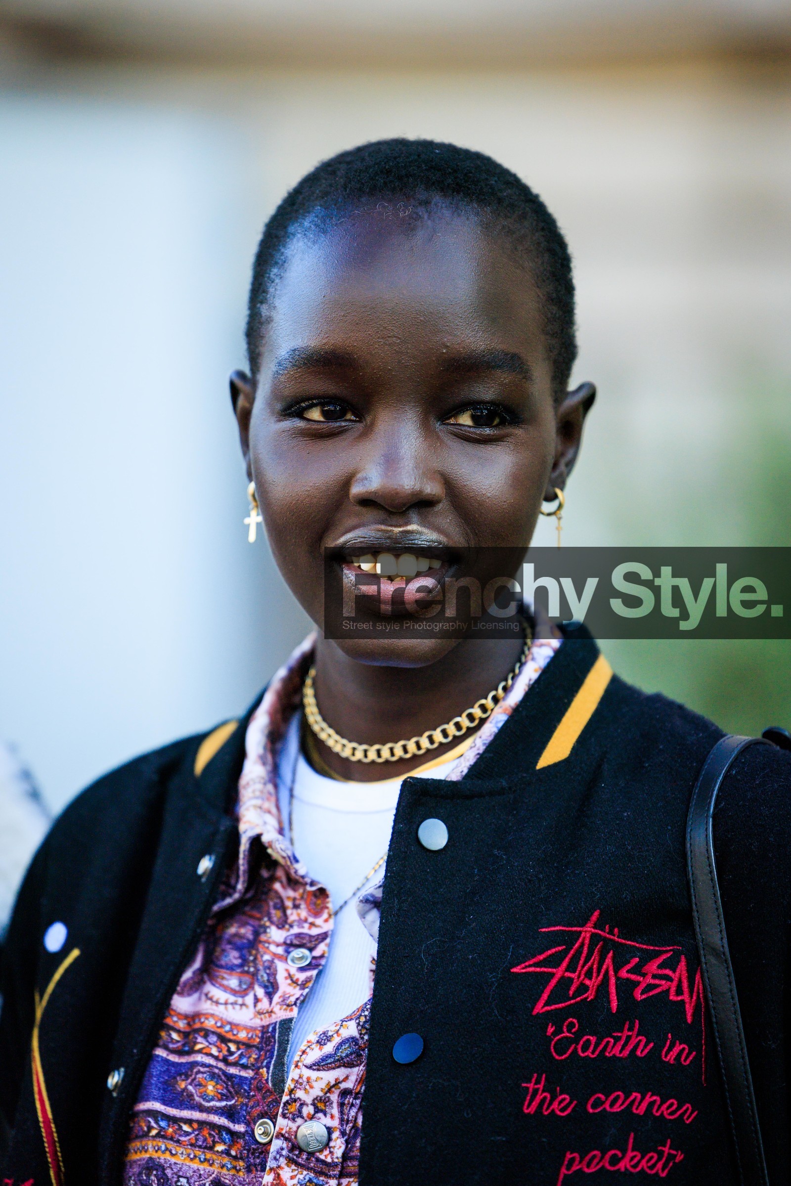 short hair, golden loop, golden choker, bazeball jacket, close up, printed shirt, multicolor shirt, embroidered jacket, fashion week, frenchystyle, FW, jonathan paciullo, street style, PARIS, PFW, SPRING SUMMER 2022, SS 22, atmosphere details, detail, vertical, model