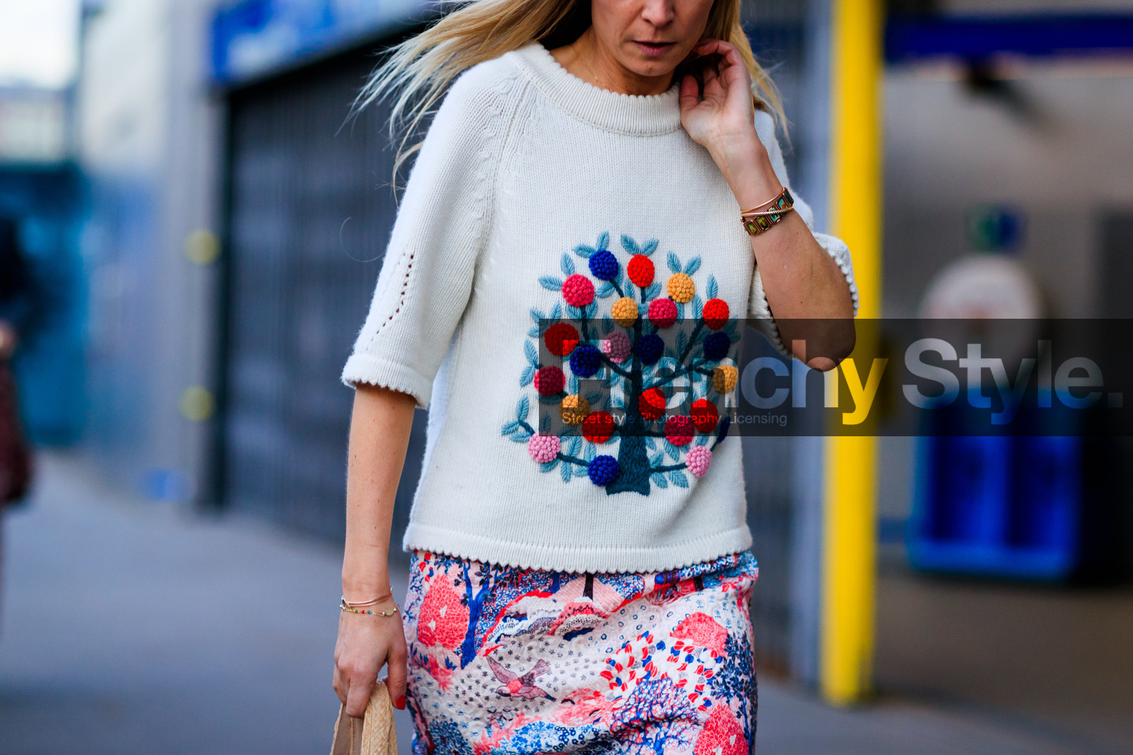 embroideries, floral, flowers, graphic skirt, pink skirt, printed skirt, printed sweater, white sweater, street style, jonathan paciullo, FW, frenchystyle, fashion week, LFW, LONDON, AUTUMN WINTER 2018-2019, AW 18-19, FALL WINTER 2018-2019, FW 18-19, horizontal, atmosphere details, detail