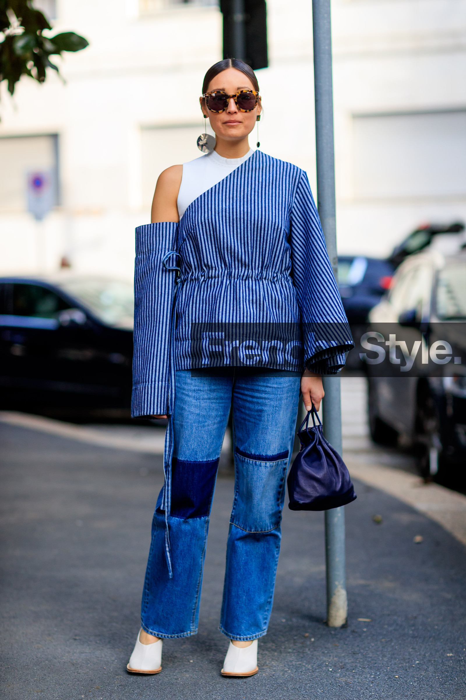 asymetric, AUTUMN WINTER 2017-2018, AW 17-18, black bag, blue denim, blue shirt, denim pants, earrings, FALL WINTER 2017-2018, fashion week, frenchystyle, full length, FW, FW 17-18, graphic shirt, jeans, jonathan paciullo, leather bag, leather shoes, MFW, MILAN, printed pants, printed shirt, rachael wang, street style, striped shirt, stripes, sunglasses, trousers, vertical, white shoes