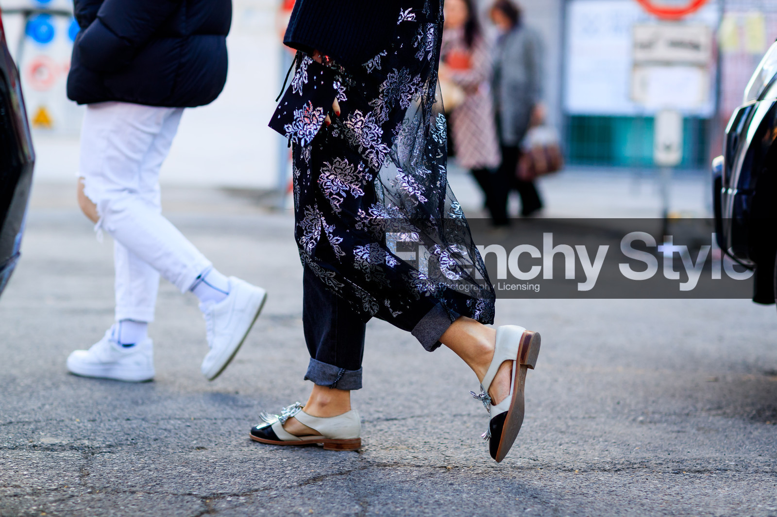 atmosphere details, AUTUMN WINTER 2017-2018, AW 17-18, black and white shoes, black denim, black dress, denim pants, detail, embroidered dress, embroideries, FALL WINTER 2017-2018, fashion week, frenchystyle, FW, FW 17-18, horizontal, jeans, jonathan paciullo, leather shoes, MFW, MILAN, printed dress, silk dress, street style, trousers