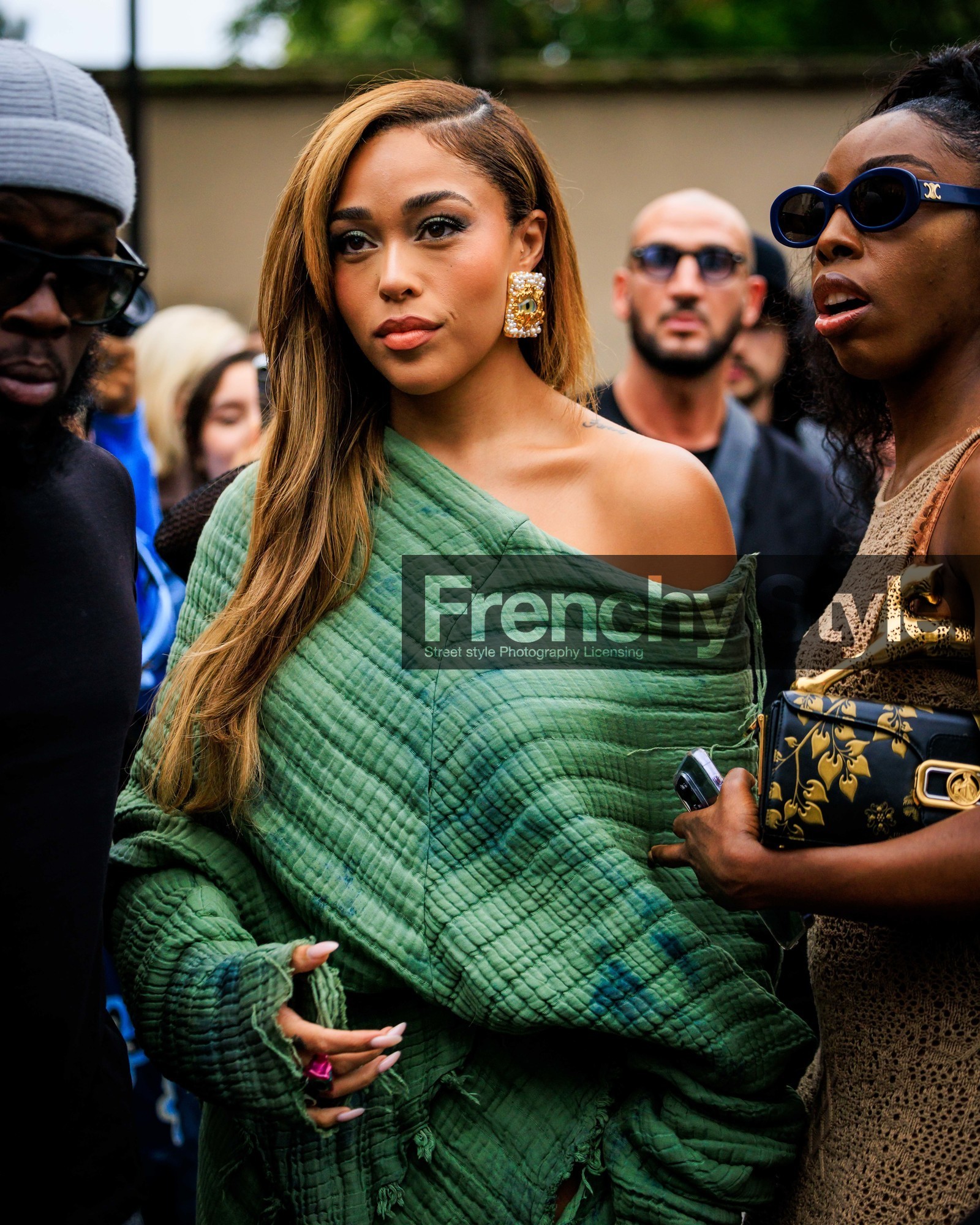 fashion week, frenchystyle, FW, jonathan paciullo, street style, PARIS, PFW, SPRING SUMMER 2024, SS 24, vertical, atmosphere details, detail