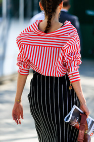 atmosphere details, back detail, black skirt, detail, fashion week, frenchystyle, FW, graphic shirt, graphic skirt, jonathan paciullo, NEW YORK, NYFW, printed shirt, printed skirt, red shirt, SPRING SUMMER 2018, SS 18, street style, striped shirt, striped skirt, vertical