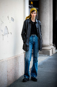 yellow scarf, printed scarf, cachemere printed scarf, hair scarf, green scarf, black leather jacket, black t-shirt, blue jeans, used jeans, flare jeans, street style, jonathan paciullo, FW, frenchystyle, fashion week, MFW, MILAN, SPRING SUMMER 2021, SS 21, vertical, full length, model
