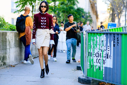 atmosphere details, beige skirt, black boots, bordeaux, burgundy, fashion week, frenchystyle, full length, FW, high heels, horizontal, jonathan paciullo, leather shoes, PARIS, PFW, red sweater, SPRING SUMMER 2017, SS 17, street style, sunglasses, yoyo cao