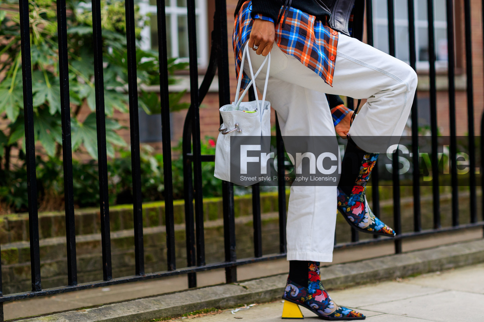black jacket, checked shirt, high heels, leather bag, leather jacket, leather shoes, multicolor shoes, printed shoes, trousers, white bag, white pants, yellow heels, street style, jonathan paciullo, FW, frenchystyle, fashion week, LFW, LONDON, AUTUMN WINTER 2018-2019, AW 18-19, FALL WINTER 2018-2019, FW 18-19, horizontal, atmosphere details, detail, donna wallace