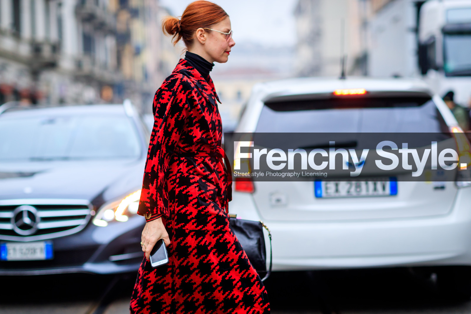 atmosphere details, AUTUMN WINTER 2017-2018, AW 17-18, belted coat, christene barberich, detail, FALL WINTER 2017-2018, fashion week, frenchystyle, FW, FW 17-18, graphic coat, horizontal, houndstooth pattern, jonathan paciullo, MFW, MILAN, printed coat, red coat, street style