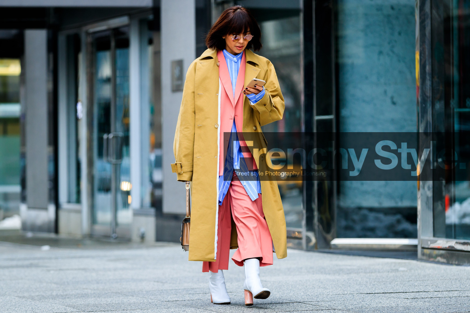 3_WHO, atmosphere details, AUTUMN WINTER 2017-2018, AW 17-18, beige bag, beige coat, blazer, blue shirt, FALL WINTER 2017-2018, fashion week, frenchystyle, full length, FW, FW 17-18, high heels, horizontal, jonathan paciullo, leather bag, leather boots, liz yu, NEW YORK, NYFW, overcoat, pink heels, pink jacket, pink pants, street style, striped shirt, sunglasses, trench coat, trousers, varnished leather shoes, white boots