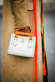 gucci handbag, white handbag, bamboo bag, white handbag, leather bag, details, beige trench, alice & j.s, alice barbier, fashion week, frenchystyle, FW, jonathan paciullo, street style, AUTUMN WINTER 2022-2023, FALL WINTER 2022_2023, FW 22-23, PFW, PARIS, vertical, detail