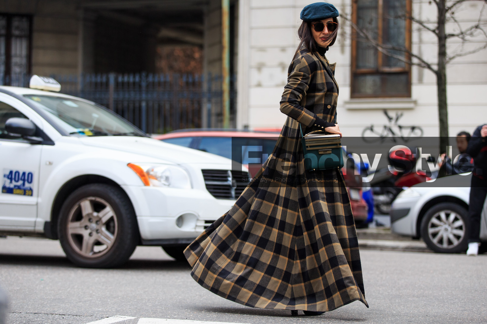 atmosphere details, AUTUMN WINTER 2016-2017, AW 16-17, beret, brown, checked coat, emerald, FALL WINTER 2016-2017, fashion week, frenchystyle, full length, FW, FW 16-17, gold, golden details, green, green bag, horizontal, jonathan paciullo, LFW, LONDON, long coat, MENSWEAR, nausheen shah, plaid, printed coat, street style, sunglasses, tartan