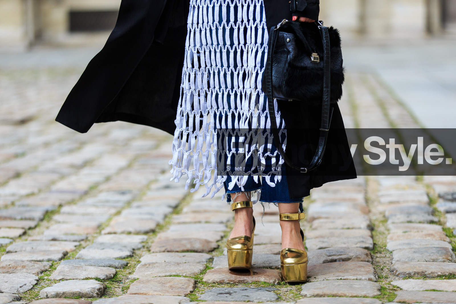 atmosphere details, AUTUMN WINTER 2016-2017, AW 16-17, black bag, black coat, blue denim, denim pants, detail, FALL WINTER 2016-2017, fashion week, fishnet, frenchystyle, fur bag, FW, FW 16-17, golden heel, golden sandals, golden shoes, high heels, horizontal, jeans, jonathan paciullo, leather bag, leather shoes, metallic heels, open work, PARIS, PFW, shiny shoes, street style, trench coat, trousers, white dress