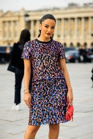 multicolor set, sequins set, midi skirt, multicolor shirt, embroidered set, mini dior bag, mini saddle bag, red bag, mini bag, dior, pony tail, multiple bracelets, amina muaddi, fashion week, frenchystyle, FW, jonathan paciullo, street style, AUTUMN WINTER 2022-2023, FALL WINTER 2022_2023, FW 22-23, PFW, PARIS, vertical, detail