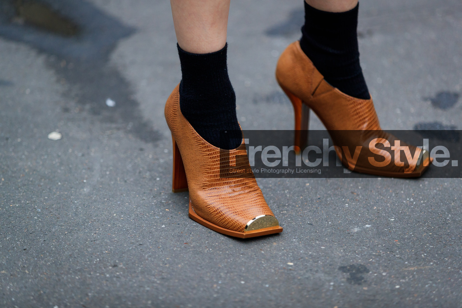 atmosphere details, black socks, brown shoes, detail, fashion week, frenchystyle, FW, high heels, horizontal, jonathan paciullo, leather shoes, PARIS, PFW, SPRING SUMMER 2018, SS 18, street style