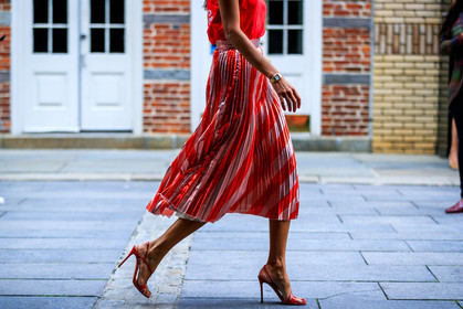 atmosphere details, detail, fashion week, frenchystyle, FW, giovanna battaglia, high heels, horizontal, jonathan paciullo, leather shoes, metallic skirt, NEW YORK, NYFW, pleated skirt, printed skirt, red shoes, red skirt, red t shirt, SPRING SUMMER 2018, SS 18, street style, striped skirt