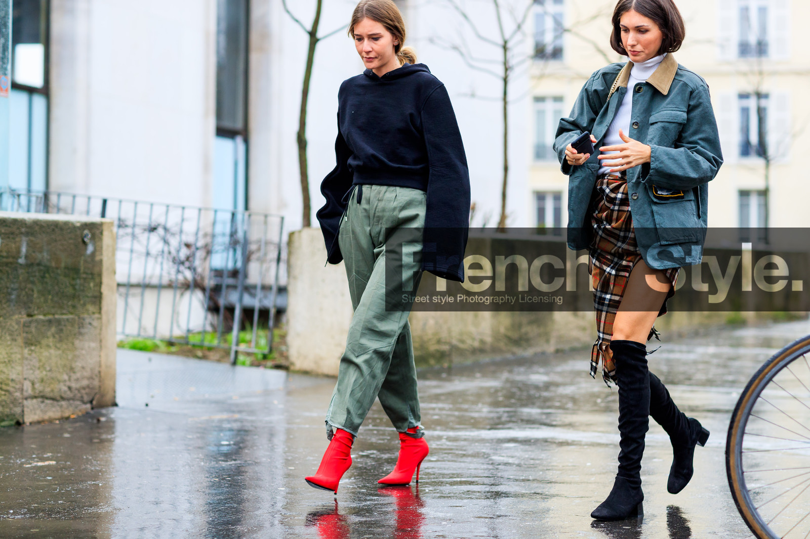 atmosphere details, AUTUMN WINTER 2017-2018, AW 17-18, black boots, black shoes, black sweater, brown skirt, checked skirt, FALL WINTER 2017-2018, fashion week, frenchystyle, full length, FW, FW 17-18, graphic skirt, green jacket, green pants, high boots, high heels, hoodie, horizontal, jonathan paciullo, jw anderson, leather shoes, nude bag, PARIS, PFW, plaid, red shoes, street style, tartan, white sweater
