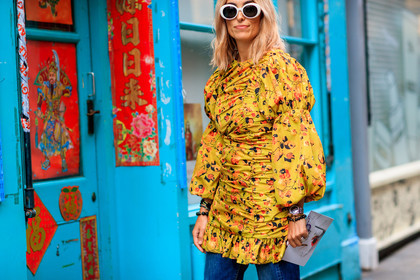 atmosphere details, blue denim, denim pants, detail, fashion week, floral, flowers, frenchystyle, fun sunglasses, FW, graphic dress, horizontal, jeans, jonathan paciullo, LFW, LONDON, printed dress, SPRING SUMMER 2018, SS 18, street style, trousers, yellow dress