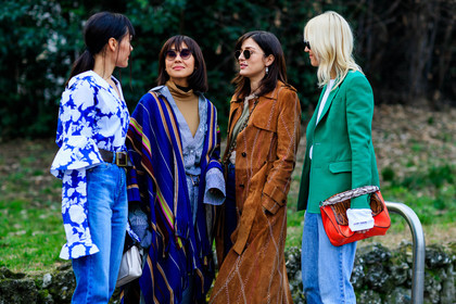 atmosphere details, AUTUMN WINTER 2017-2018, AW 17-18, belted coat, black belt, blazer, blue cardigan, blue denim, blue jacket, blue pants, blue shirt, brown coat, brown jacket, chanel handbag, denim pants, detail, evangelie smyrniotaki, FALL WINTER 2017-2018, fashion week, frenchystyle, FW, FW 17-18, geometric, graphic shirt, green jacket, horizontal, jeans, jonathan paciullo, leather bag, leather belt, leather coat, leather jacket, liz yu, MFW, MILAN, poncho, printed shirt, ray ban, red bag, street style, striped pants, striped shirt, stripes, suede jacket, sunglasses, tone on tone, total look blue, trousers, white bag, white sweater