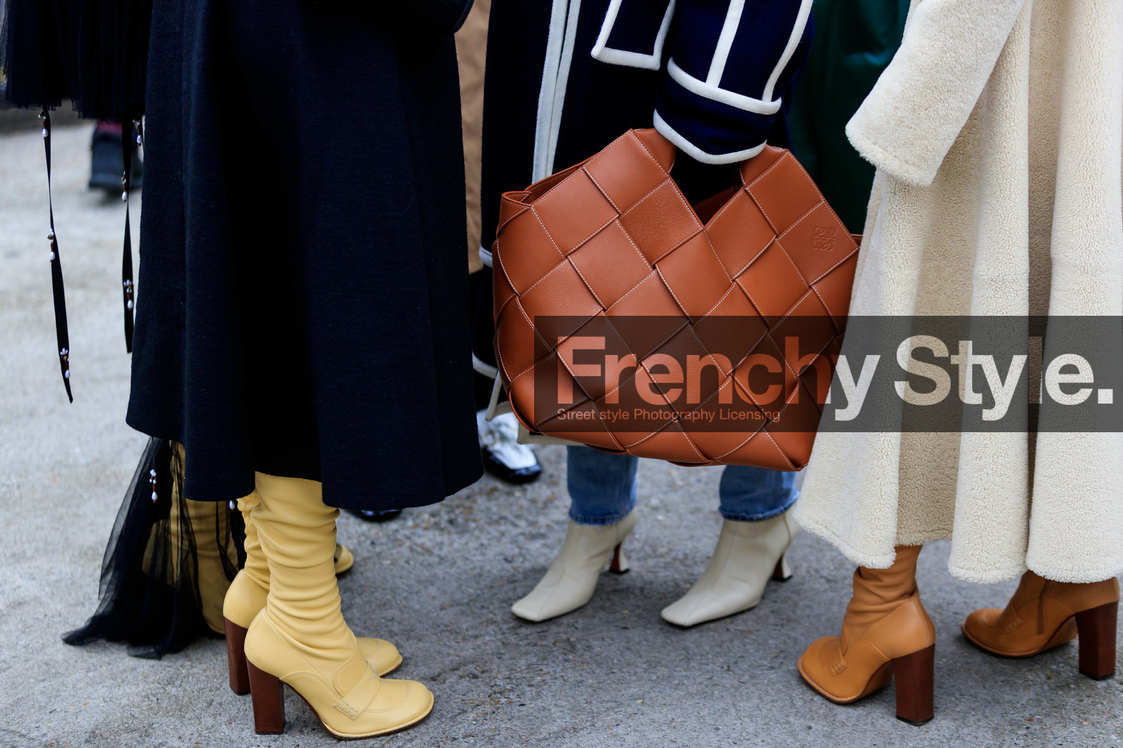 camel leather bag, loewe bag, loewe shoes, camel leather boots, yellow leather boots, high boots, high heels boots, close up detail, bag detail, shoes detail, fashion week, frenchystyle, FW, jonathan paciullo, street style, PFW, PARIS, AUTUMN WINTER 2020-2021, FALL WINTER 2020-2021, FW 20-21, horizontal, detail, atmosphere details