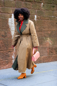 beige trench coat, kaki trench coat, bicolor trench coat, belted trench coat, light pink leather bag, wandler bag, hand bag, animal skin bag, orange leather boots, kitten heels boots, red top, turtleneck top, fashion week, frenchystyle, FW, jonathan paciullo, street style, NYFW, NEW YORK, AUTUMN WINTER 2020-2021, FALL WINTER 2020-2021, FW 20-21, vertical, full length