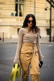 knitted cropped top, black sunglasses, oatmeal top, multiple necklaces, highwaist pants, beige trousers, acne studios bag, yellow handbag, pistachio, selma kaci sebbagh, street style, jonathan paciullo, FW, frenchystyle, fashion week, AUTUMN WINTER 2022-2023, FALL WINTER 2022_2023, FW 22-23, PFW, PARIS, vertical, detail