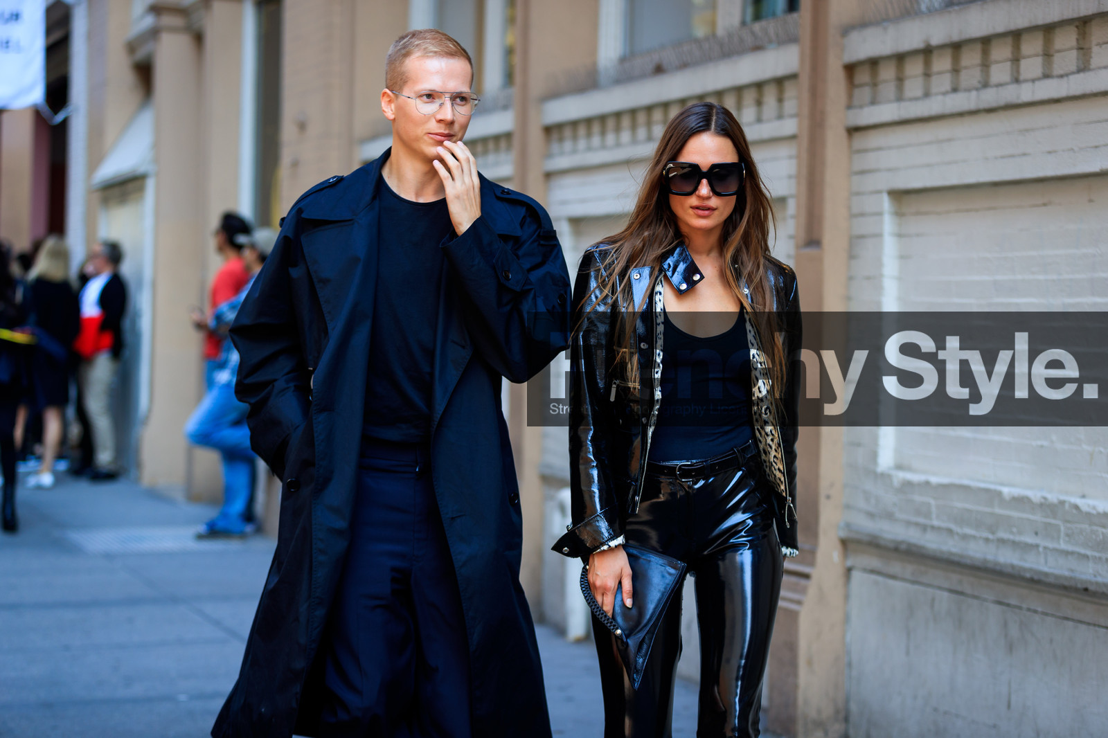 atmosphere details, black bag, black coat, black jacket, black pants, black t shirt, black tank top, detail, fashion week, frenchystyle, FW, horizontal, jonathan paciullo, leather bag, leather jacket, leather pants, NEW YORK, NYFW, SPRING SUMMER 2018, SS 18, street style, sunglasses, tone on tone, total look black, trench coat, trousers, varnished leather shoes, vinyl