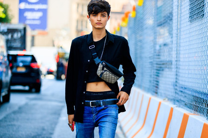beige bag, black belt, black shirt, black top, blue denim, calvin klein, crop top, denim pants, fanny pack, graphic bag, gucci, headphones, jeans, leather bag, leather belt, model, monogram, printed bag, short hair, trousers, fashion week, frenchystyle, FW, jonathan paciullo, street style, NYFW, NEW YORK, SPRING SUMMER 2019, SS 19, atmosphere details, horizontal, detail