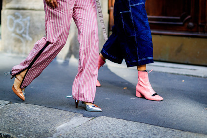 atmosphere details, AUTUMN WINTER 2017-2018, AW 17-18, blue denim, detail, FALL WINTER 2017-2018, fashion week, frenchystyle, FW, FW 17-18, geometric, glitter, golden shoes, graphic jumpsuit, high heels, horizontal, jeans, jonathan paciullo, leather shoes, MFW, MILAN, pink jumpsuit, printed jumpsuit, red jumpsuit, shiny shoes, street style, striped jumpsuit, stripes, trousers, zip
