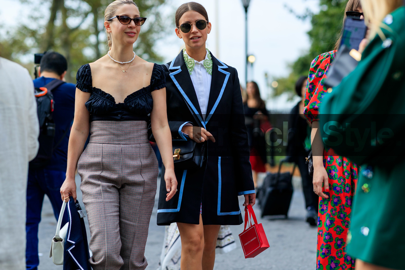 amanda alagem, black top, brown pants, carolina herrera, checked, embroideries, graphic jacket, graphic pants, green shirt, high waist, houndstooth pattern, kerry pieri, navy coat, necklace, pearls, plaid, printed jacket, printed pants, ruffles, sequined shirt, sunglasses, trousers, street style, jonathan paciullo, FW, frenchystyle, fashion week, NEW YORK, NYFW, SPRING SUMMER 2020, SS 20, horizontal, atmosphere details, detail