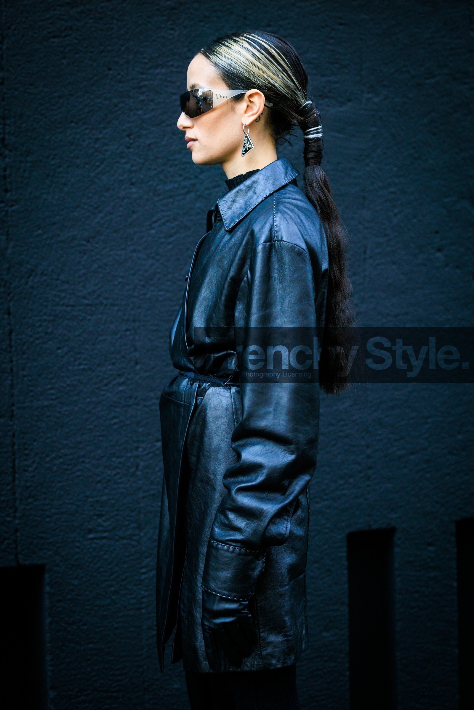 black total looks, leather jacket, black jacket, dior sunglasses, prada earrigs, alexandra guerain, fashion week, frenchystyle, FW, jonathan paciullo, street style, vertical, atmosphere details, detail