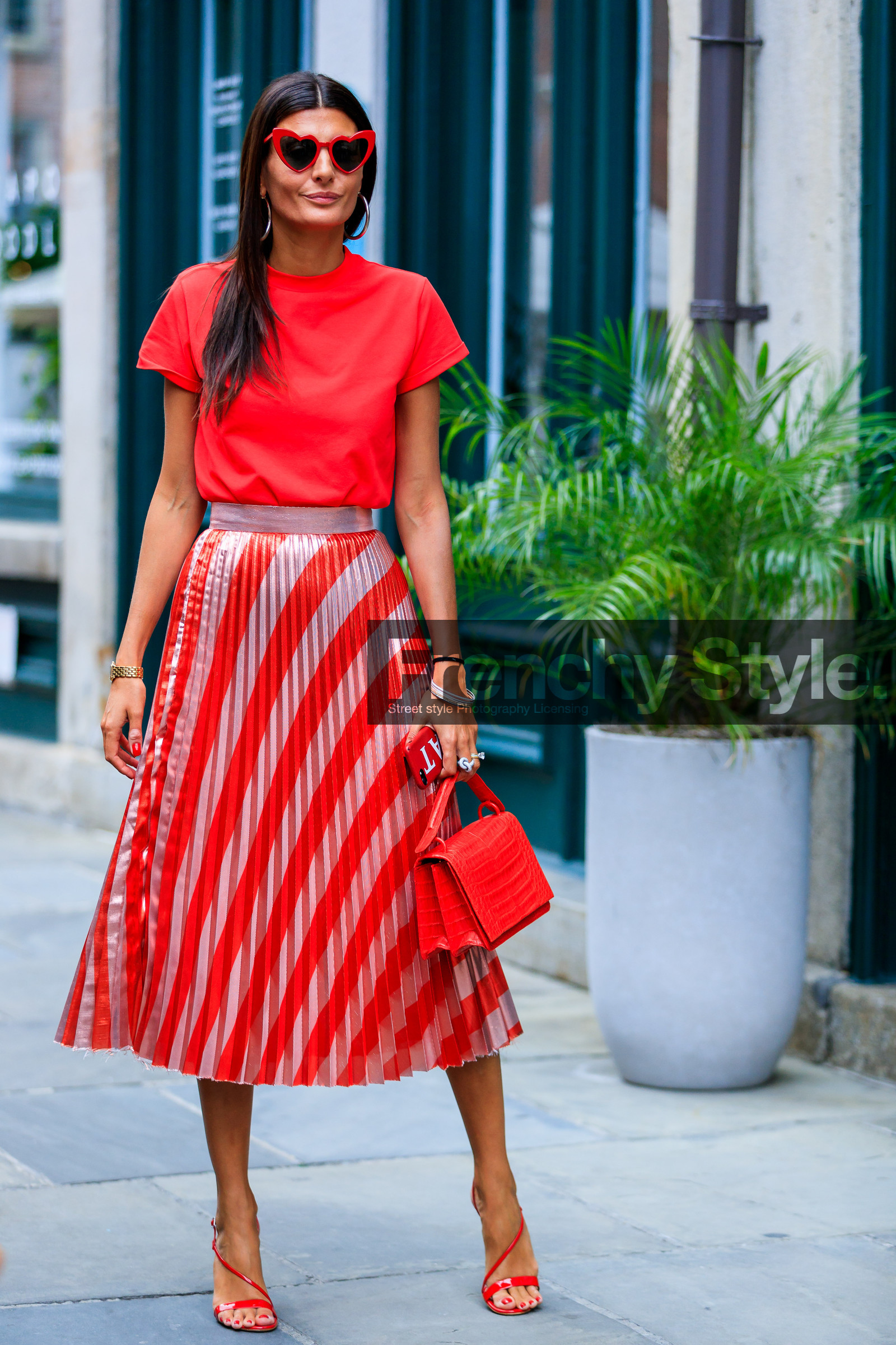 fashion week, frenchystyle, full length, FW, giovanna battaglia, high heels, jonathan paciullo, leather bag, leather shoes, metallic skirt, NEW YORK, NYFW, pleated skirt, printed skirt, red bag, red shoes, red skirt, red t shirt, SPRING SUMMER 2018, SS 18, street style, striped skirt, sunglasses, vertical