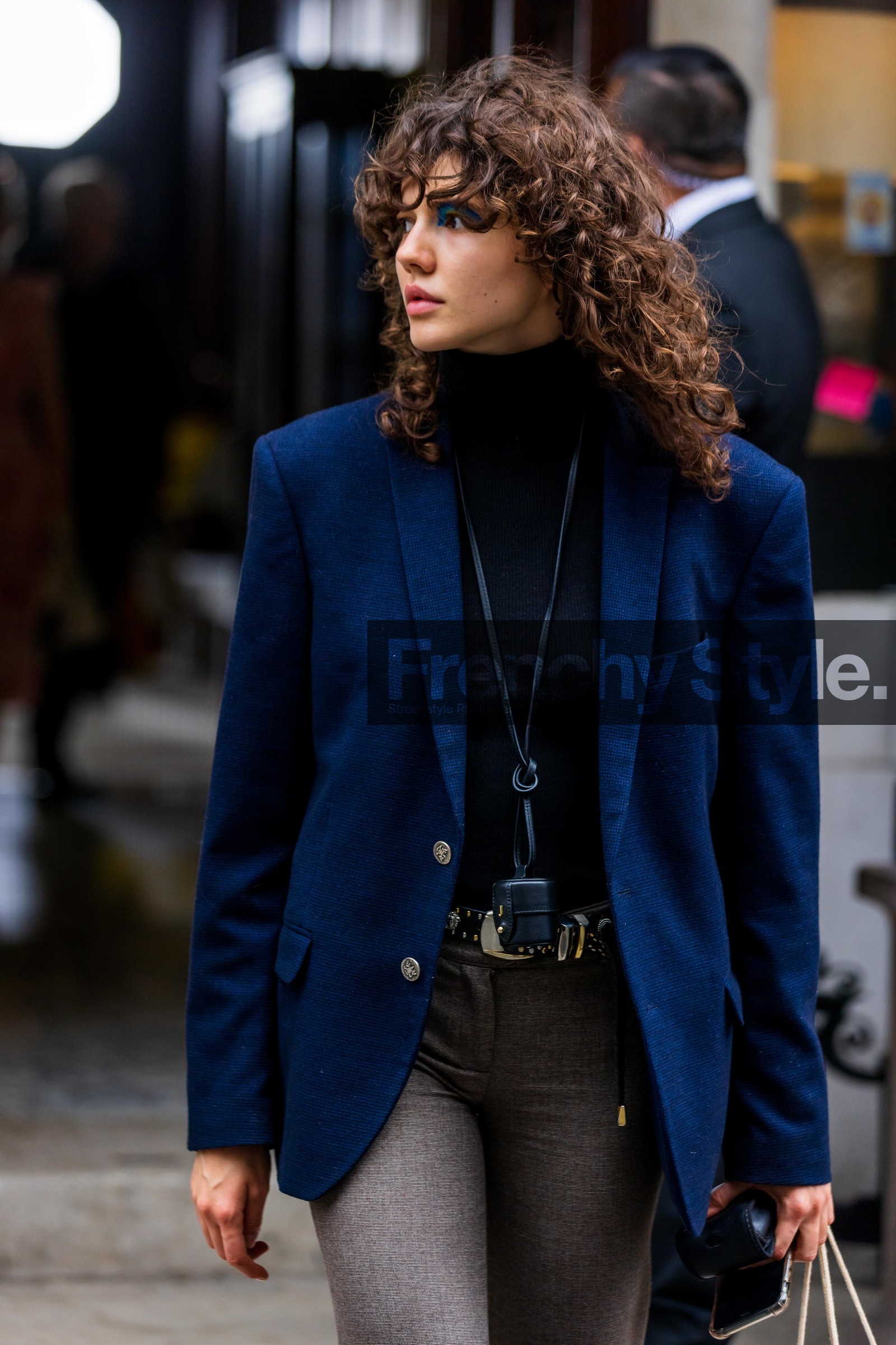 Naina Tri, blazer, blue, trousers, turtleneck, leather, necklace, fashion week, frenchystyle, FW, jonathan paciullo, street style, SS 22, SPRING SUMMER 2022, LFW, LONDON, vertical, atmosphere details, detail, model