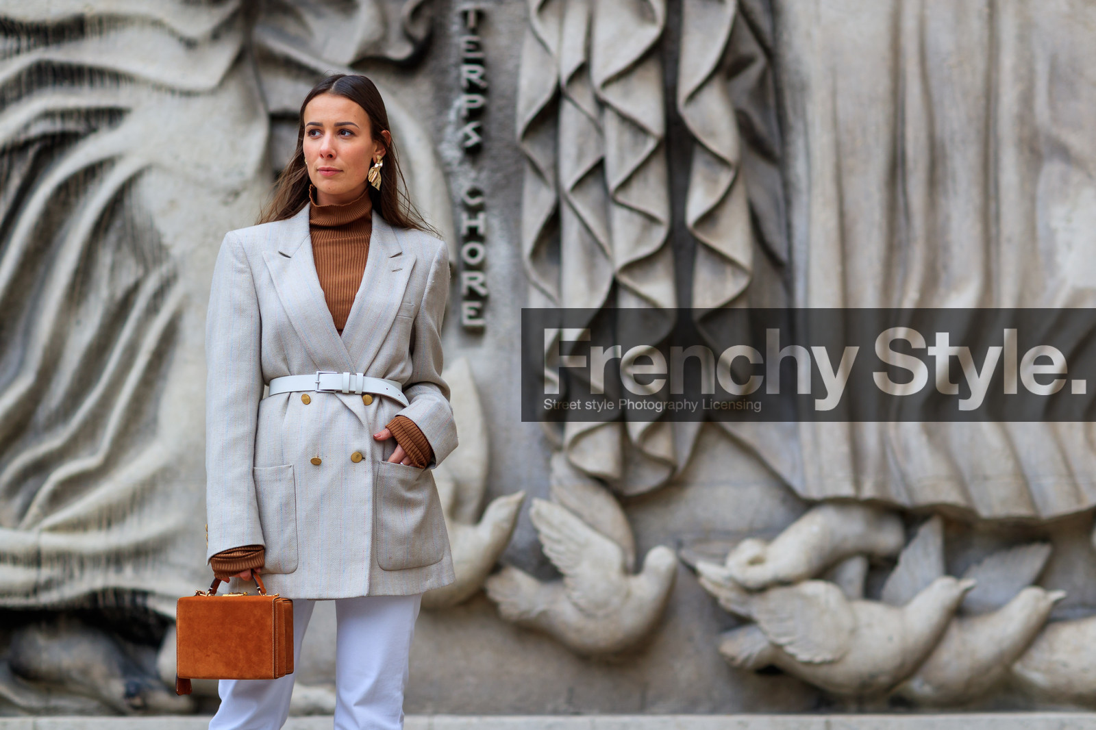 atmosphere details, beige jacket, blazer, brown bag, brown sweater, denim pants, detail, earrings, fashion week, frenchystyle, FW, horizontal, jeans, jonathan paciullo, leather bag, PARIS, PFW, SPRING SUMMER 2018, SS 18, street style, trousers, turtleneck sweater, white belt, white denim, alice & j.s