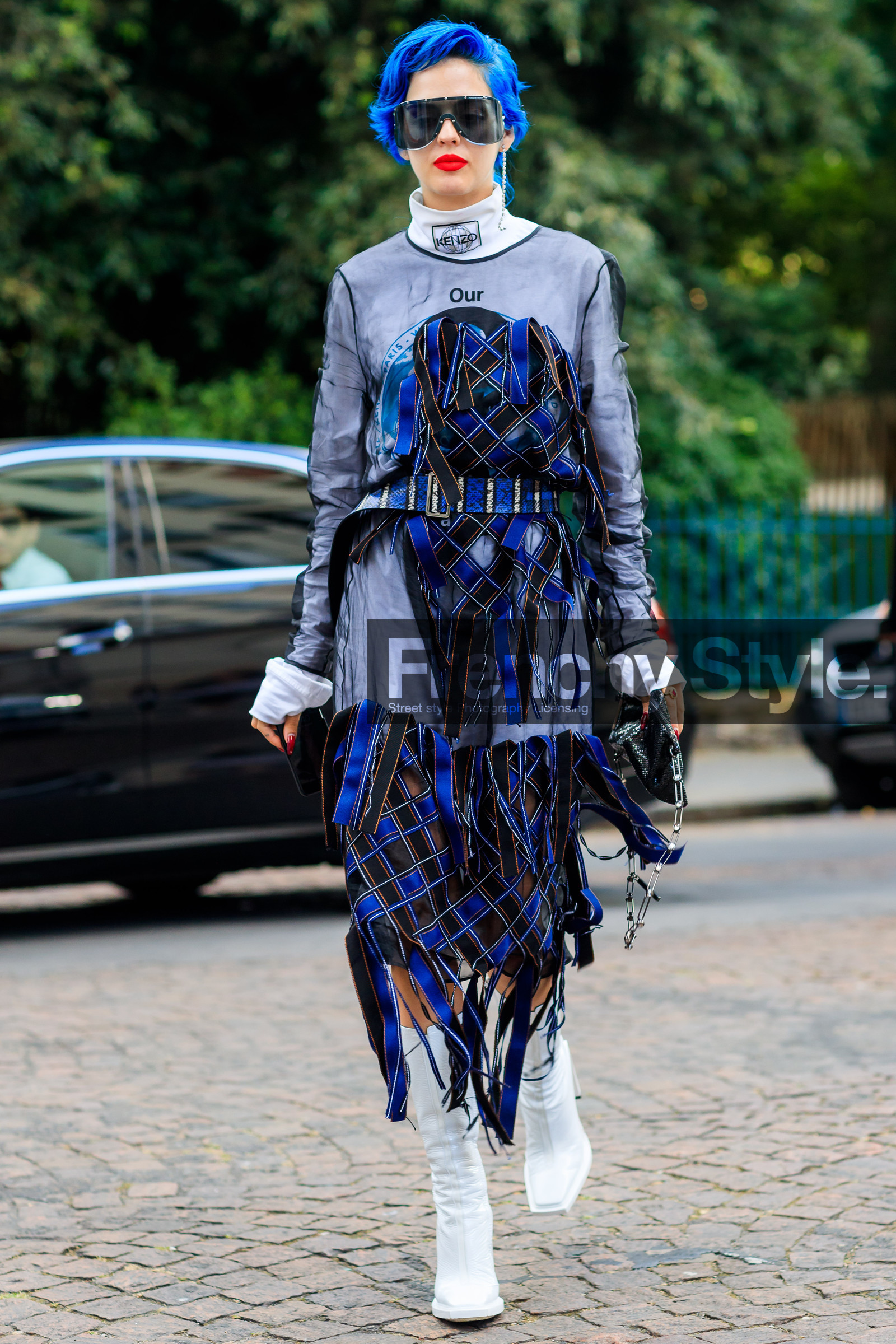 blue belt, blue dress, blue hair, checked dress, dyed hair, fashion week, frenchystyle, fringes, full length, FW, graphic dress, high heels, jonathan paciullo, kenzo, leather bag, leather belt, leather shoes, MENSWEAR, PARIS, PFW, red lips, see through, sita abellan, SPRING SUMMER 2018, SS 18, street style, sunglasses, tulle, turtleneck sweater, vertical, white boots, white top