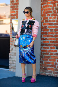 animal print, blue skirt, fashion week, floral, flowers, frenchystyle, full length, FW, glitter, graphic skirt, gucci, high heels, jonathan paciullo, leather bag, leather shoes, MFW, MILAN, multicolor skirt, multicolor sweater, pink shoes, pink sweater, printed skirt, printed sweater, sequined skirt, SPRING SUMMER 2018, SS 18, stars, street style, sunglasses, thassia naves, vertical, white bag