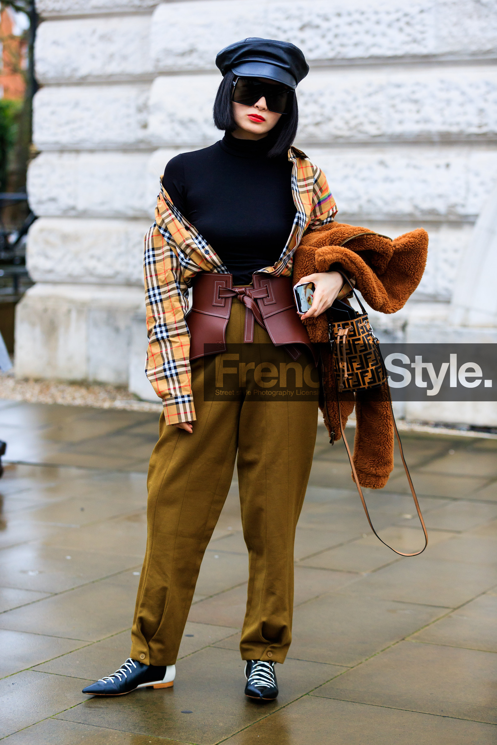 beige shirt, beret, black shoes, black turtleneck, brown bag, brown belt, brown fur, brown jacket, brown pants, burberry, checked, fendi, fur jacket, graphic bag, graphic shirt, leather bag, leather belt, leather shoes, loewe, monogram, plaid, printed bag, printed shirt, red lips, shearling, sunglasses, tartan, trousers, street style, jonathan paciullo, FW, frenchystyle, fashion week, LFW, LONDON, AUTUMN WINTER 2018-2019, AW 18-19, FALL WINTER 2018-2019, FW 18-19, vertical, full length