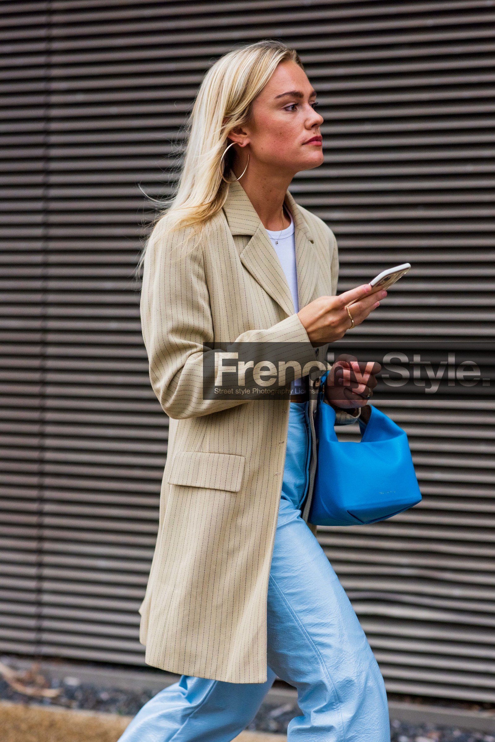 blue, blue sky, blazer, beige, handbag, small bag, denim, jeans, blazer, fashion week, frenchystyle, FW, jonathan paciullo, street style, SS 22, SPRING SUMMER 2022, LFW, LONDON, vertical, atmosphere details, detail